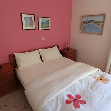 Thalia Apartment In Kalamata, 15' Walk From The City Center And The Beach Exterior foto