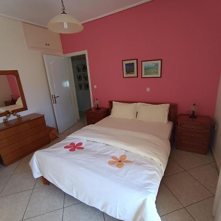 Thalia Apartment In Kalamata, 15' Walk From The City Center And The Beach Exterior foto