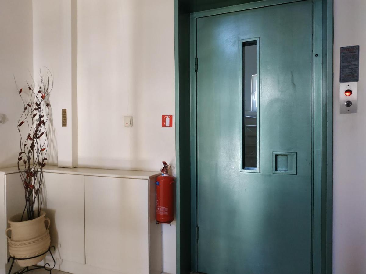 Thalia Apartment In Kalamata, 15' Walk From The City Center And The Beach Exterior foto